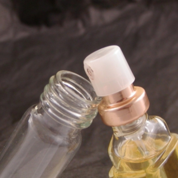 Red travel empty perfume sprayer with funnel - Picture 5 of 5